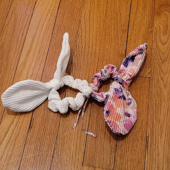 LOVESHACKFANCY BREAKFAST IN BED HAIR SCRUNCHIES - Picture 7 of 7